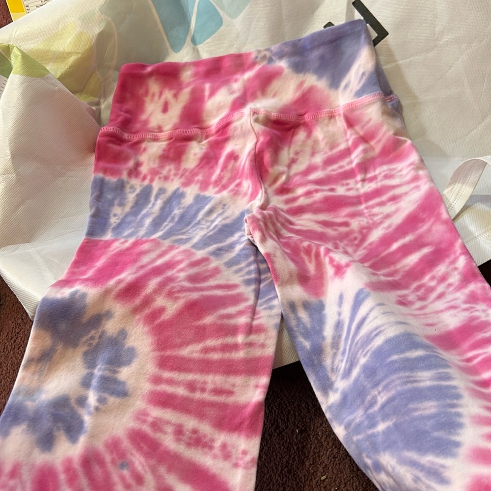 A girls tie dye legging